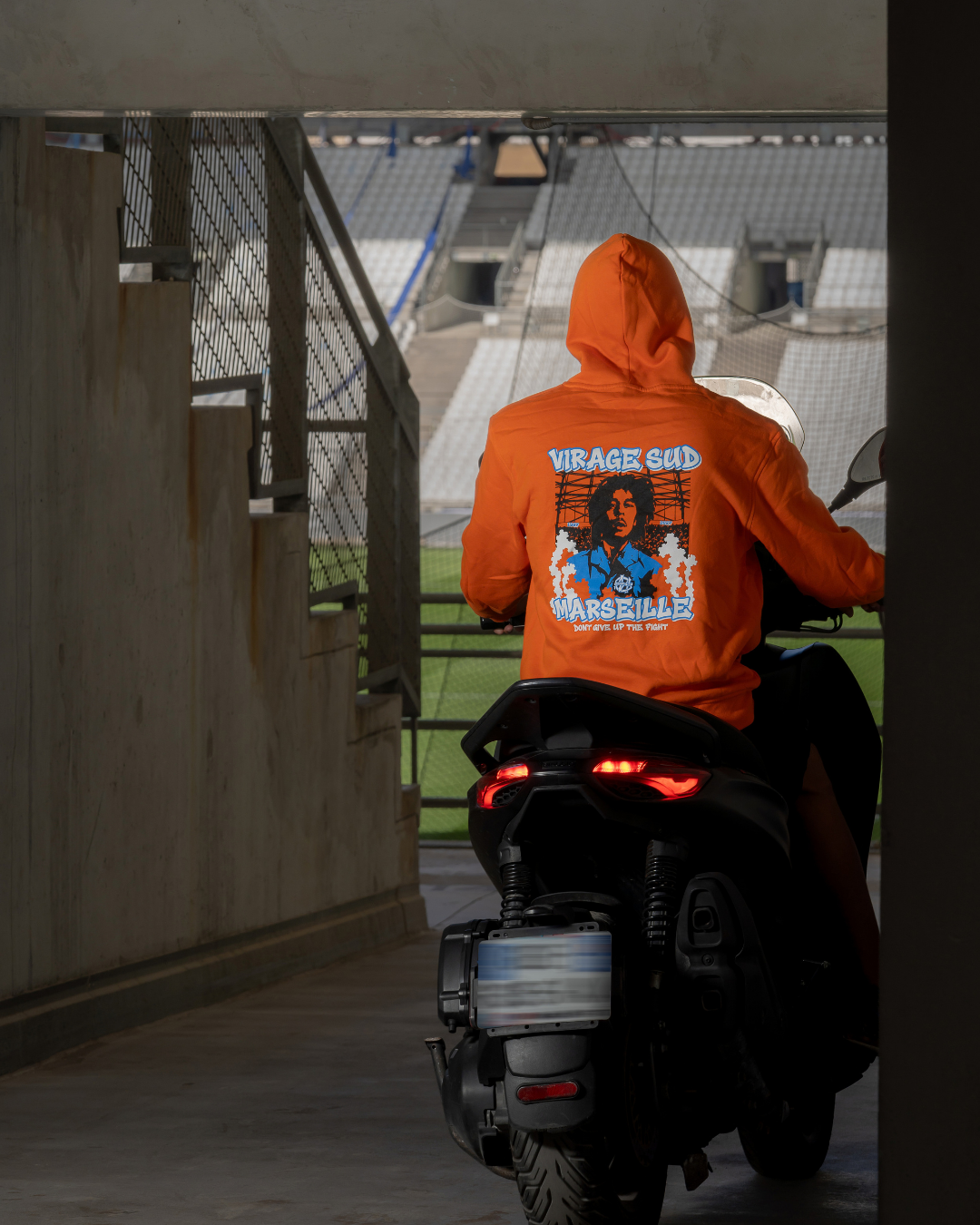 Sweat orange à capuche 26/27